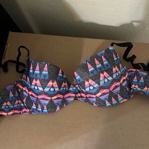 PINK Victoria’s Secret Multicolor Patterned Bra